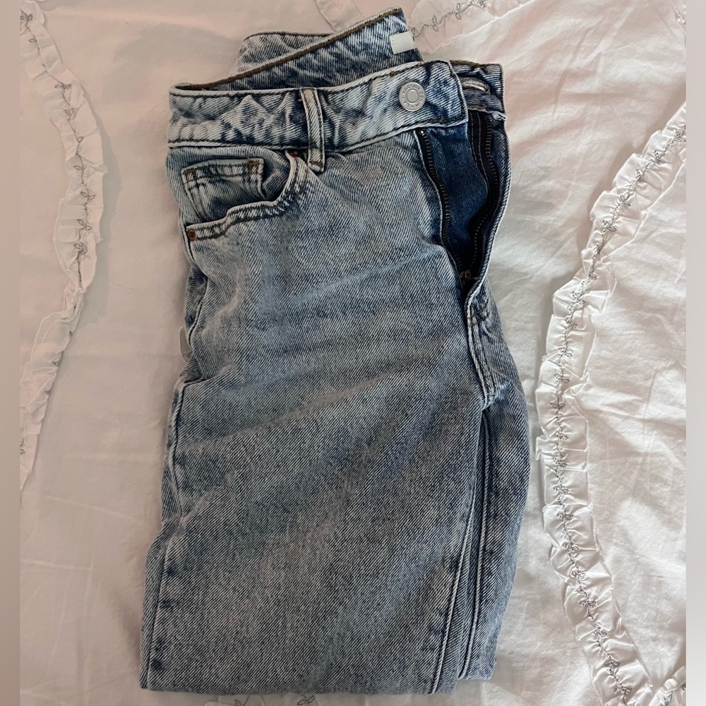 Pacsun Mom Jeans. Light denim. Size 23 waist
